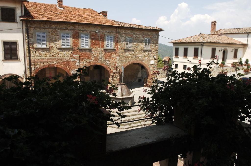 Locanda Antico Borgo Чивитела ин Вал ди Киана Екстериор снимка
